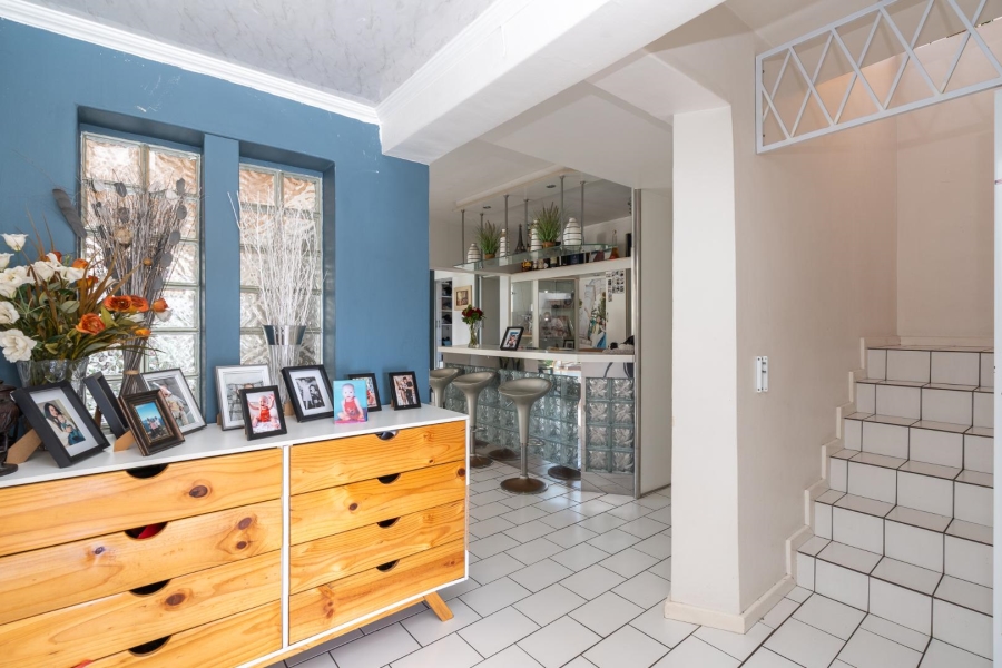 6 Bedroom Property for Sale in Welgelegen Western Cape